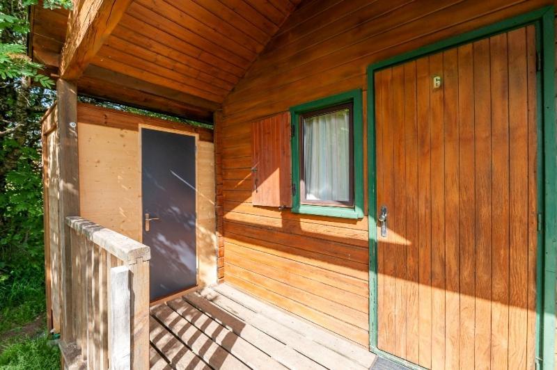 Saint-Urcize Domaine De L'Ours / Camping Lodge מראה חיצוני תמונה