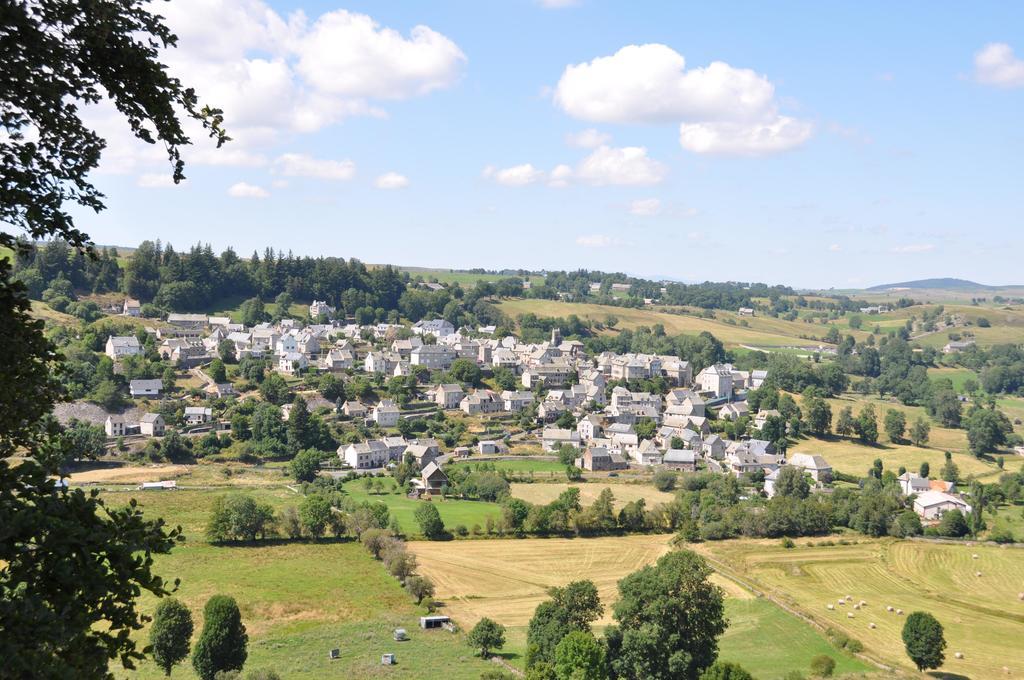 Saint-Urcize Domaine De L'Ours / Camping Lodge מראה חיצוני תמונה